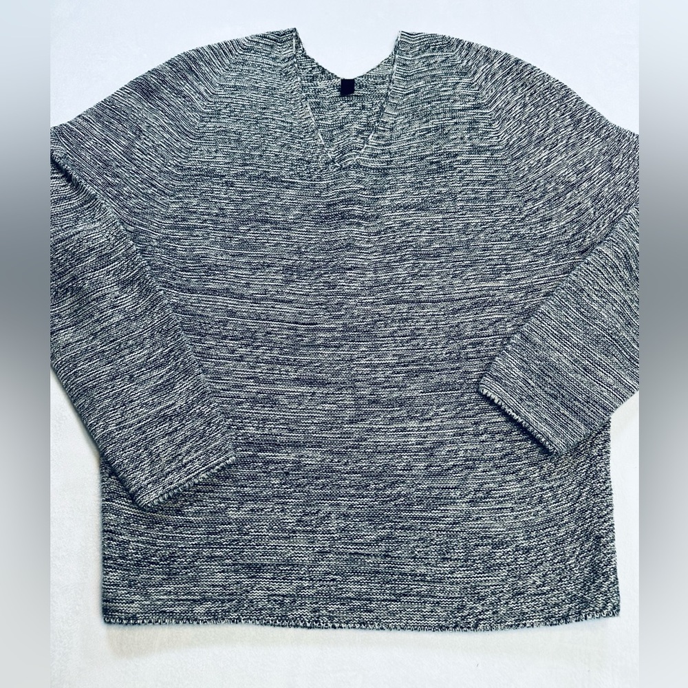 Uniqlo Black And White Knitted V-Neck Sweater Women’s Size XS